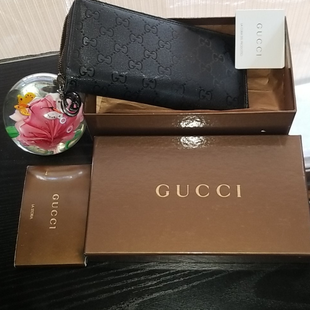 Authentic Gucci Wallet - Picture 3 of 10